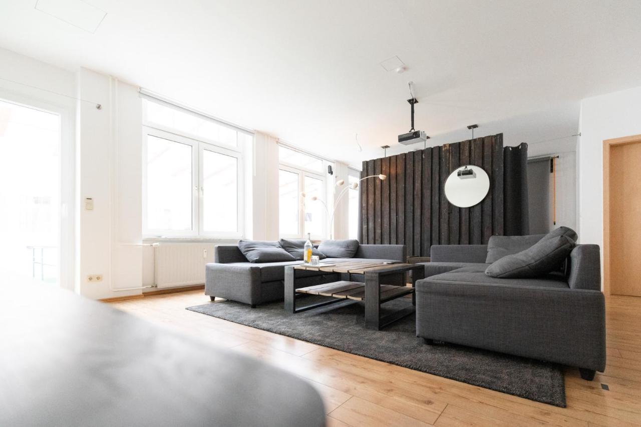 Apartment Altbau-studio 230m² Mit Wintergarten Bis 10 Pers.